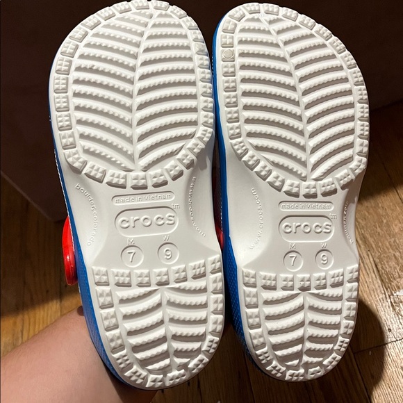 CROCS Hello Kitty Women's Clogs - Picture 9 of 9